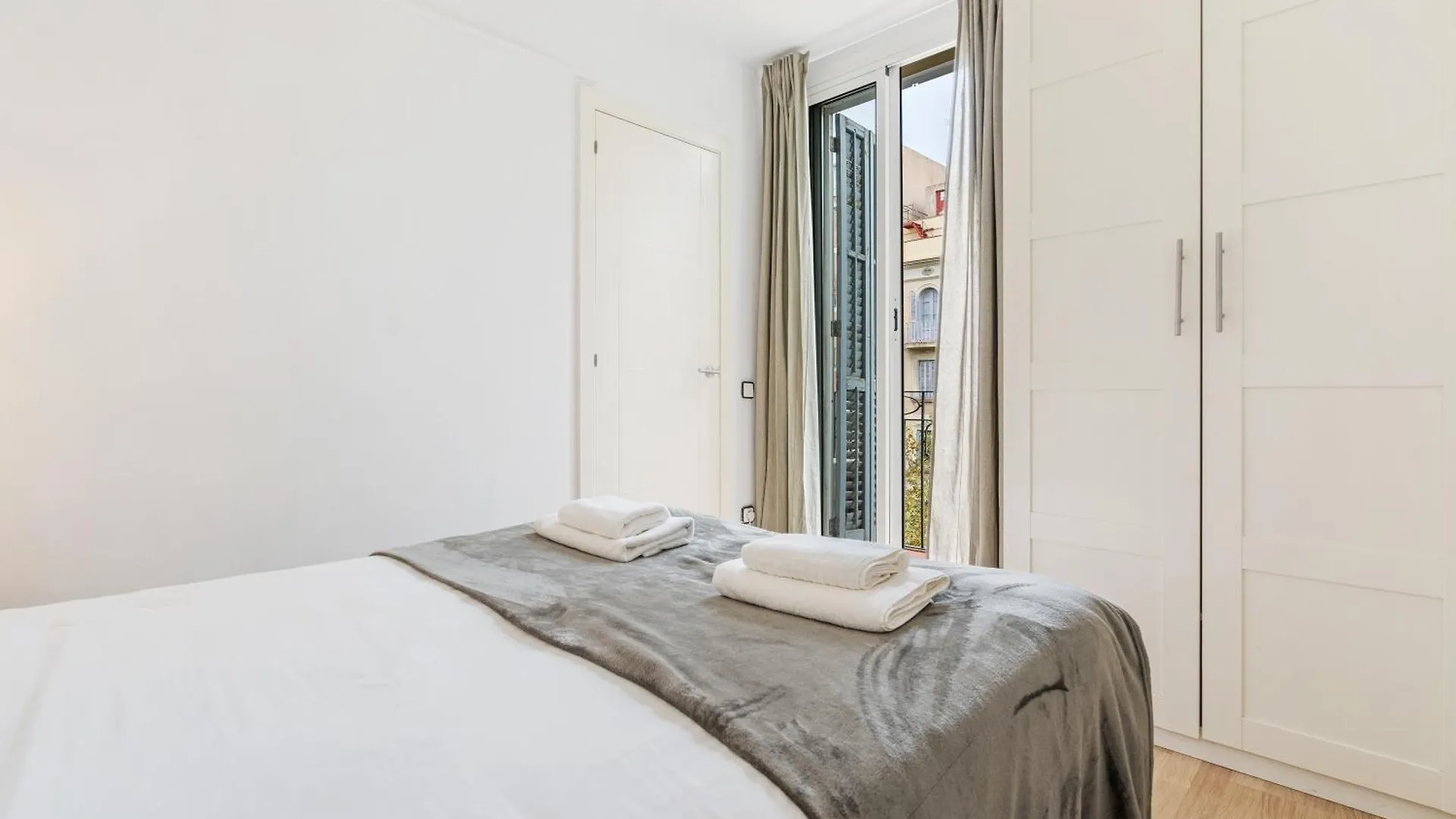 Apartamento FridaysFlats, Sagrado Silencio - 3 BDR right by Sagrada Familia Barcelona