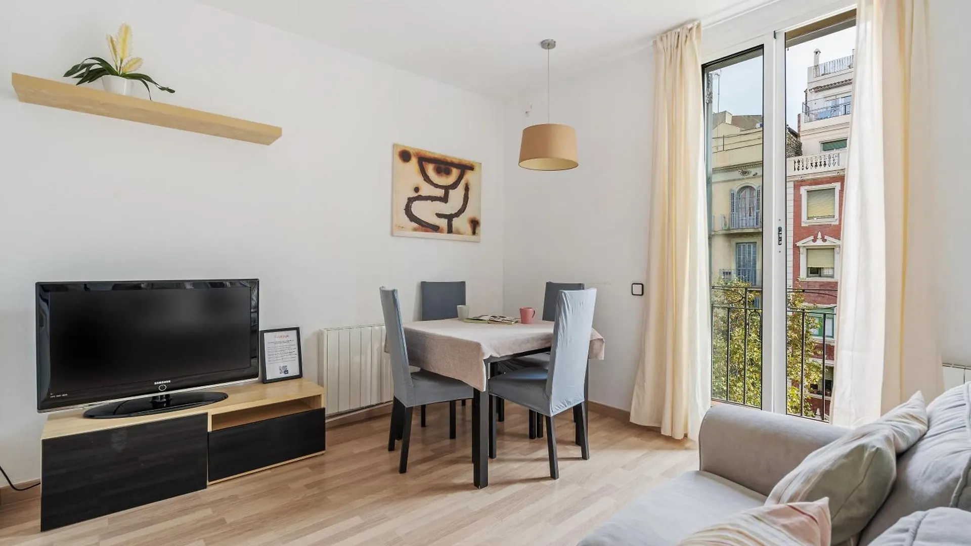 Apartamento FridaysFlats, Sagrado Silencio - 3 BDR right by Sagrada Familia Barcelona