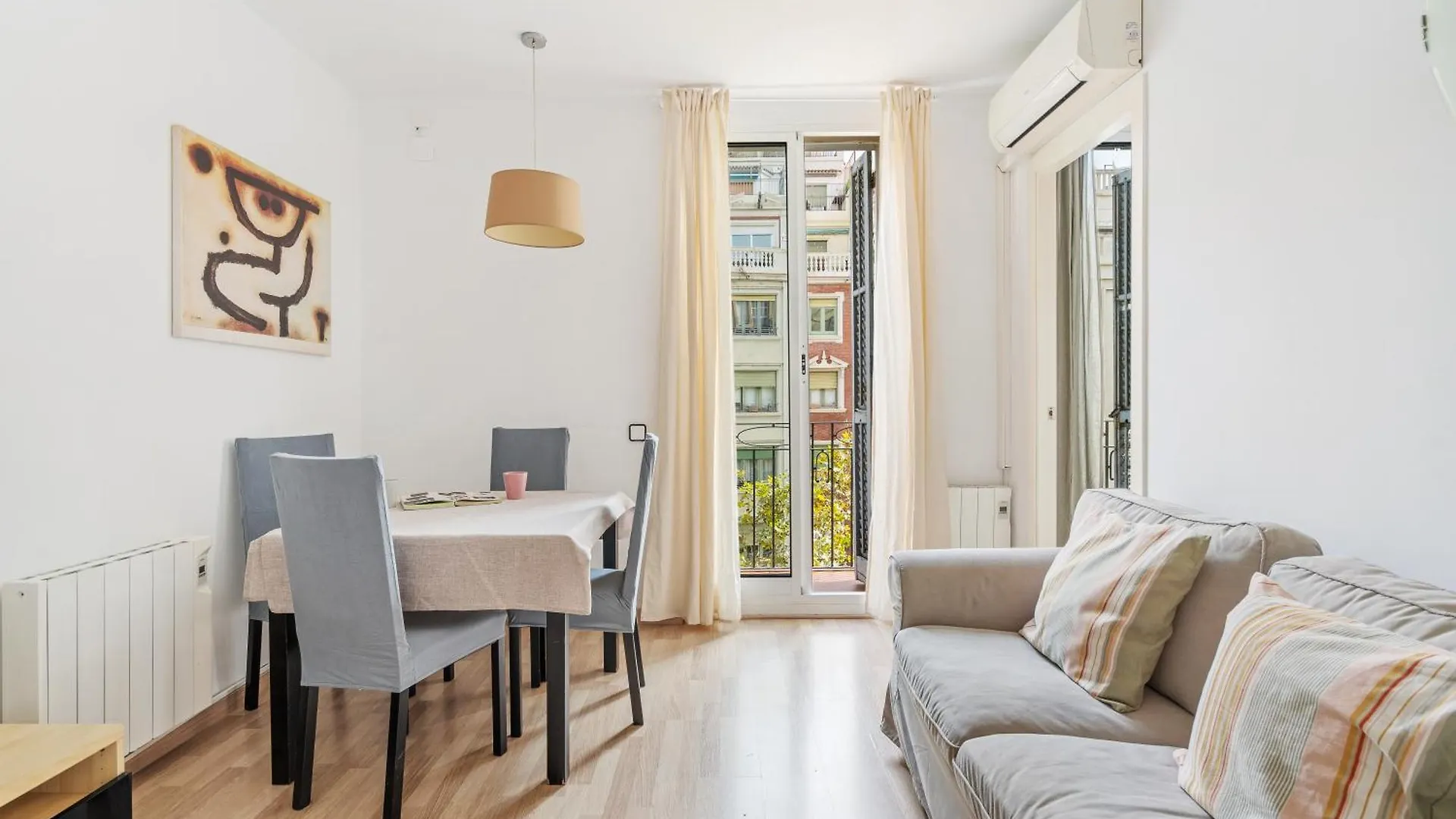 Sagrada Familia Avenida Gaudi Views&Cozy Lounge Apartment